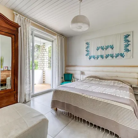 Holiday home Maison De Famille Spacieuse A 1 Min De La A Pied, 2