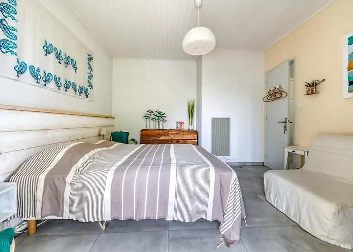 Maison De Famille Spacieuse à 1 Min De La à Pied, 2 Hébergement de vacances *