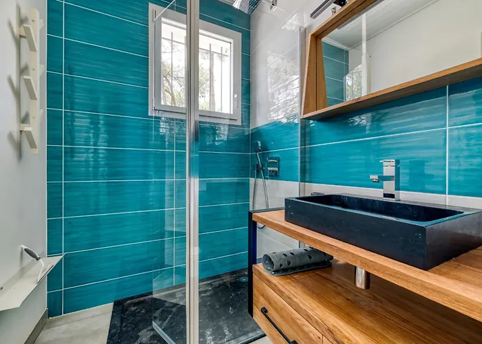 Maison De Famille Spacieuse à 1 Min De La à Pied, 2 *