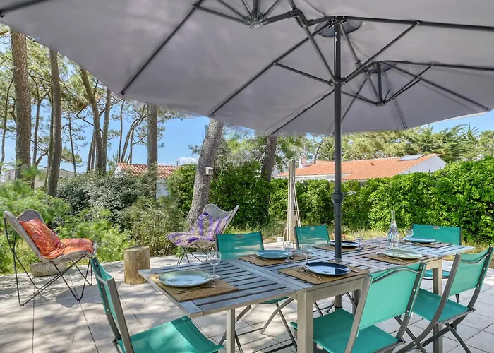 Hébergement de vacances Maison De Famille Spacieuse à 1 Min De La à Pied, 2