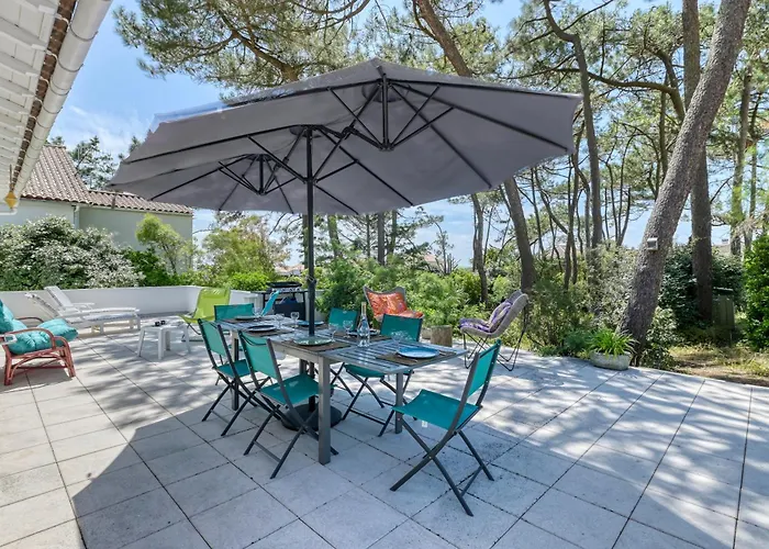 Maison De Famille Spacieuse à 1 Min De La à Pied, 2